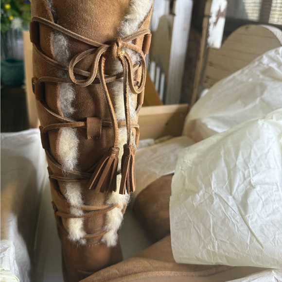 💎Authentic💎 UGG BOOTS! Never worn with tags - Picture 2 of 4